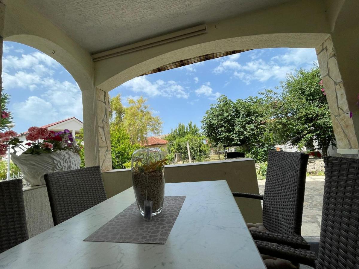 Apartman Veronika Vrsi Bagian luar foto