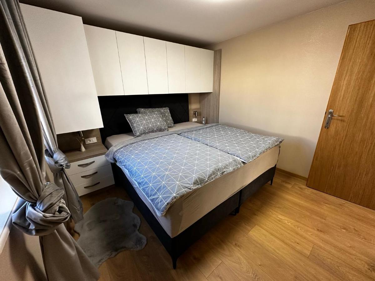 Apartman Veronika Vrsi Bagian luar foto