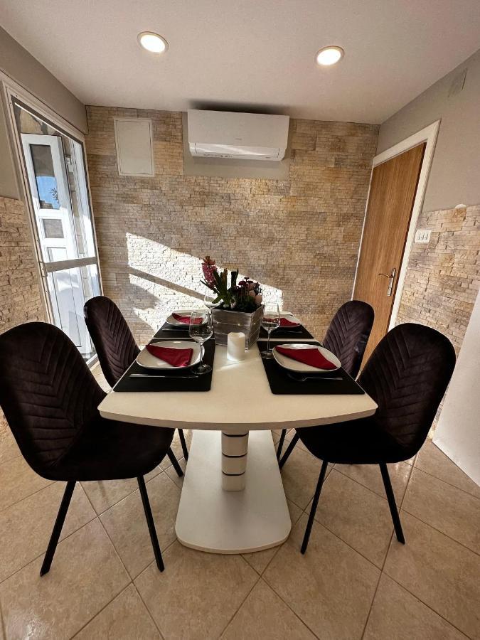 Apartman Veronika Vrsi Bagian luar foto