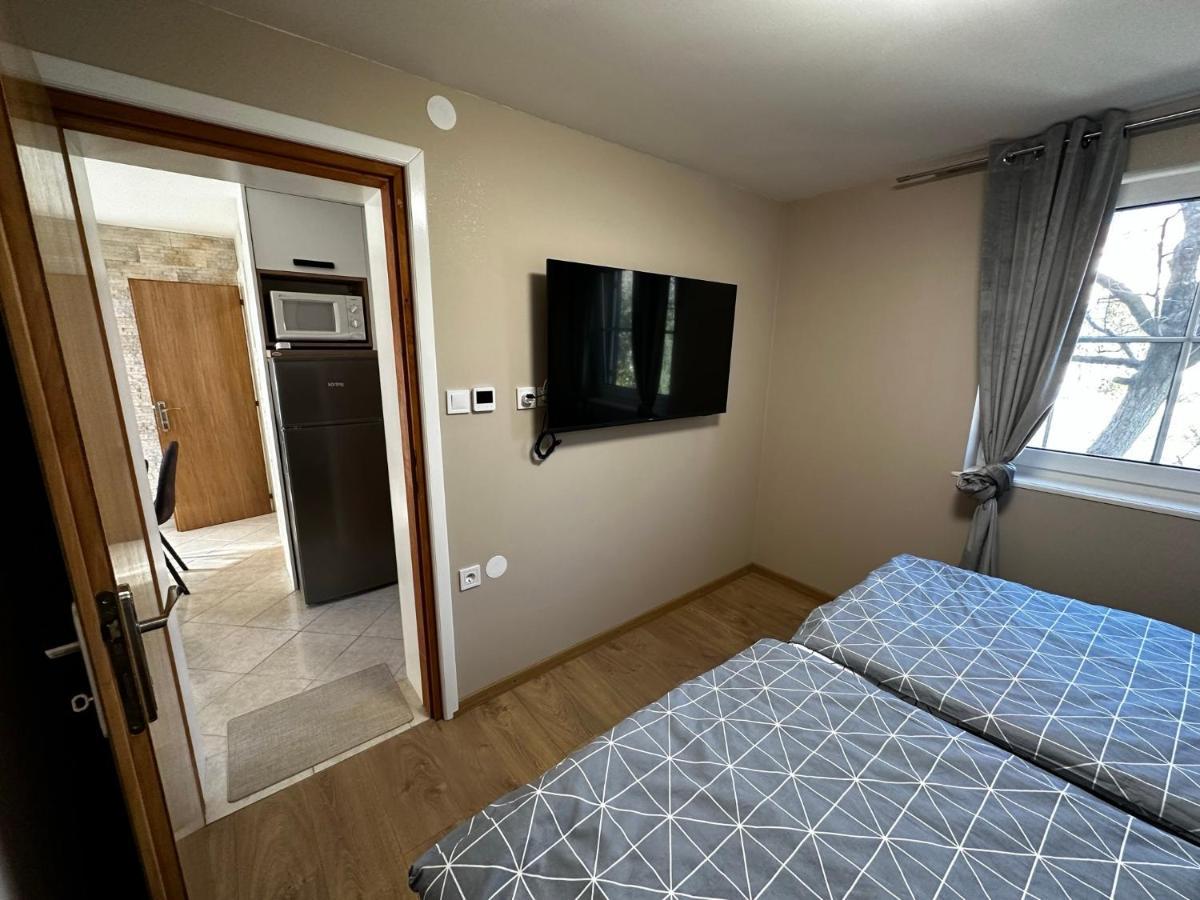 Apartman Veronika Vrsi Bagian luar foto