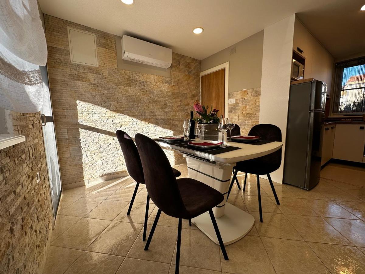 Apartman Veronika Vrsi Bagian luar foto