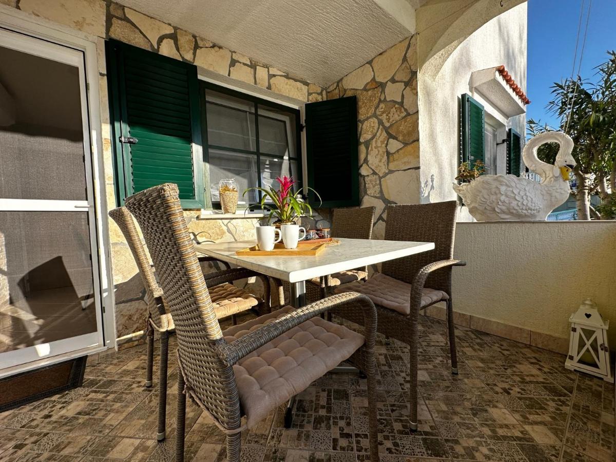 Apartman Veronika Vrsi Bagian luar foto
