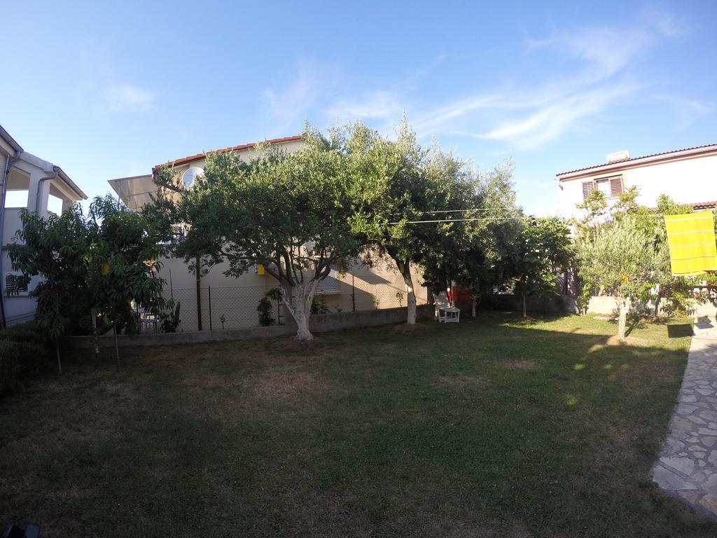 Apartman Veronika Vrsi Bagian luar foto