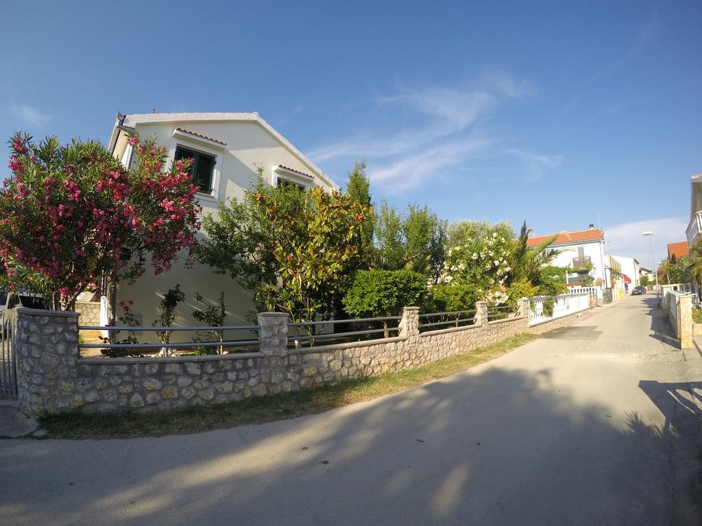 Apartman Veronika Vrsi Bagian luar foto