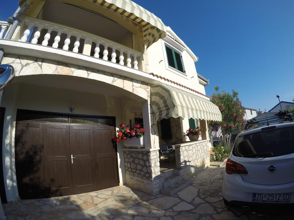 Apartman Veronika Vrsi Bagian luar foto