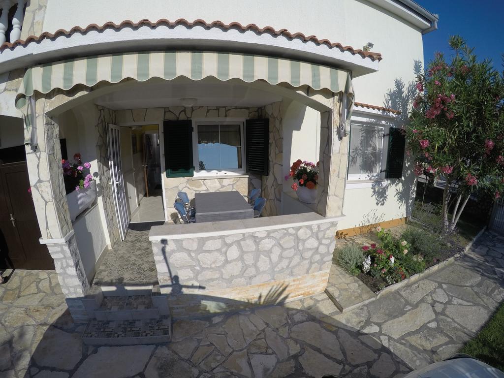 Apartman Veronika Vrsi Bagian luar foto