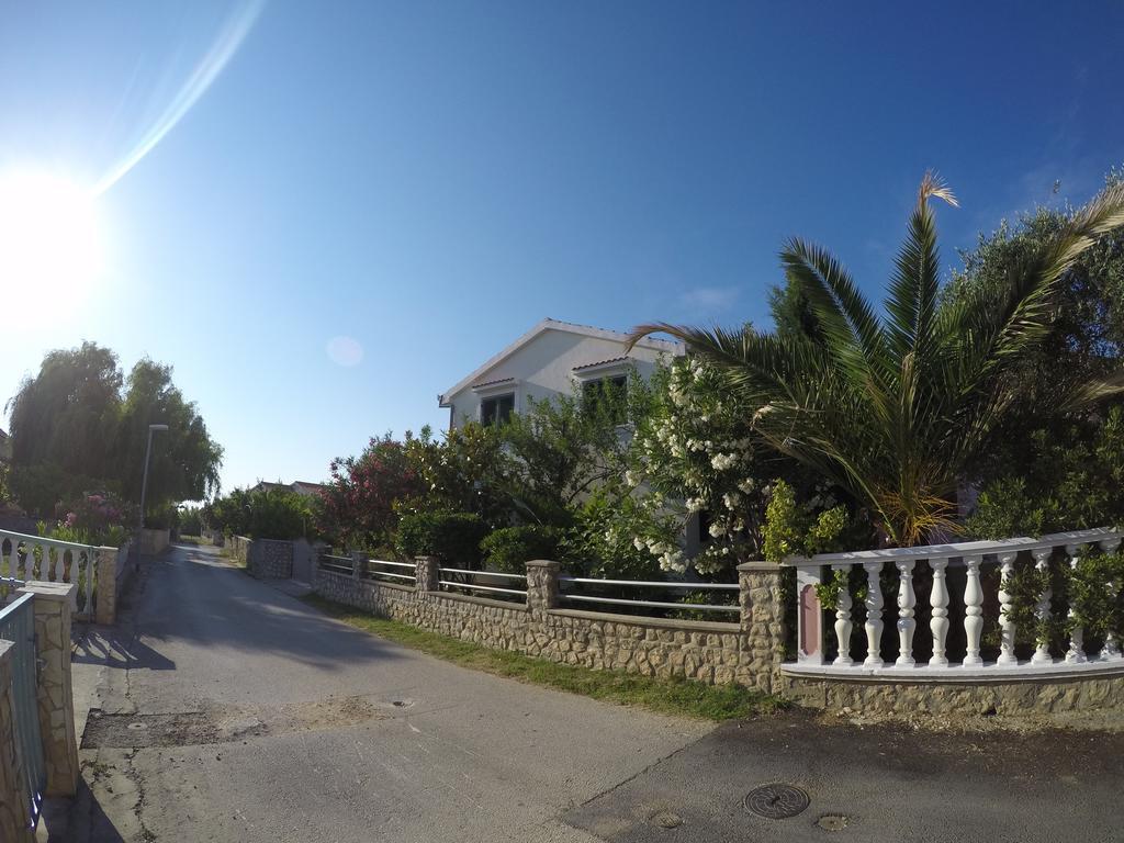 Apartman Veronika Vrsi Bagian luar foto