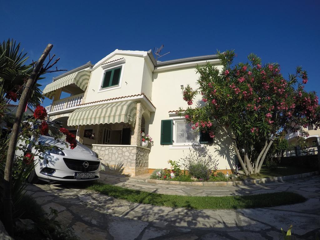 Apartman Veronika Vrsi Bagian luar foto